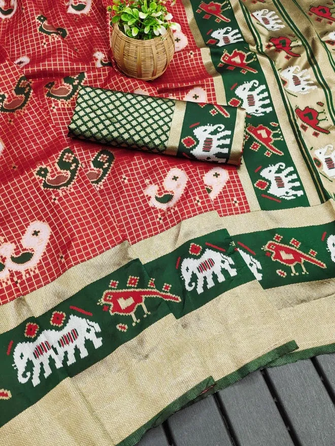 Eloquence Red Soft Silk Saree With Conflate Blouse Piece