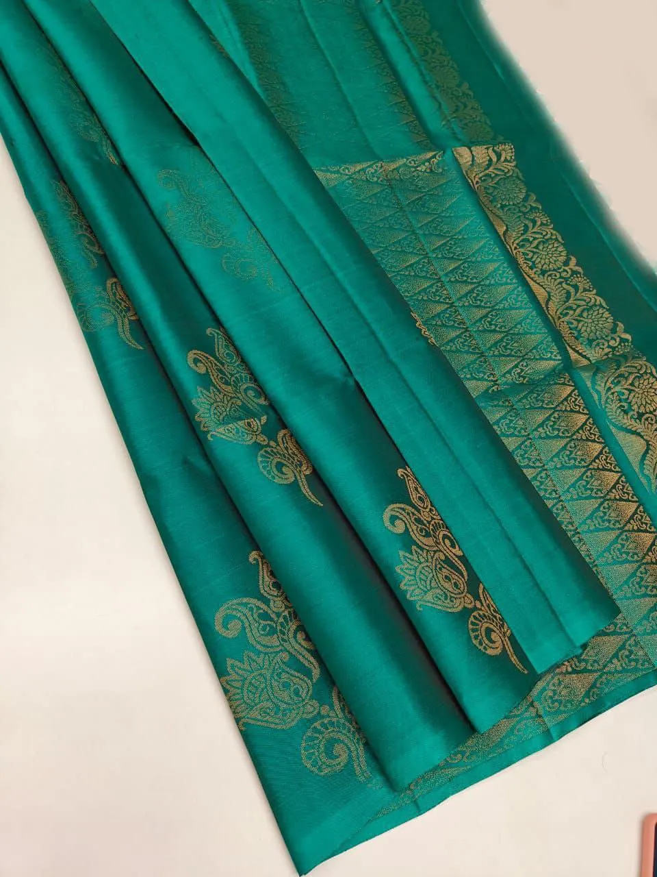 Energetic Firozi Soft Silk Saree With Tremendous Blouse Piece