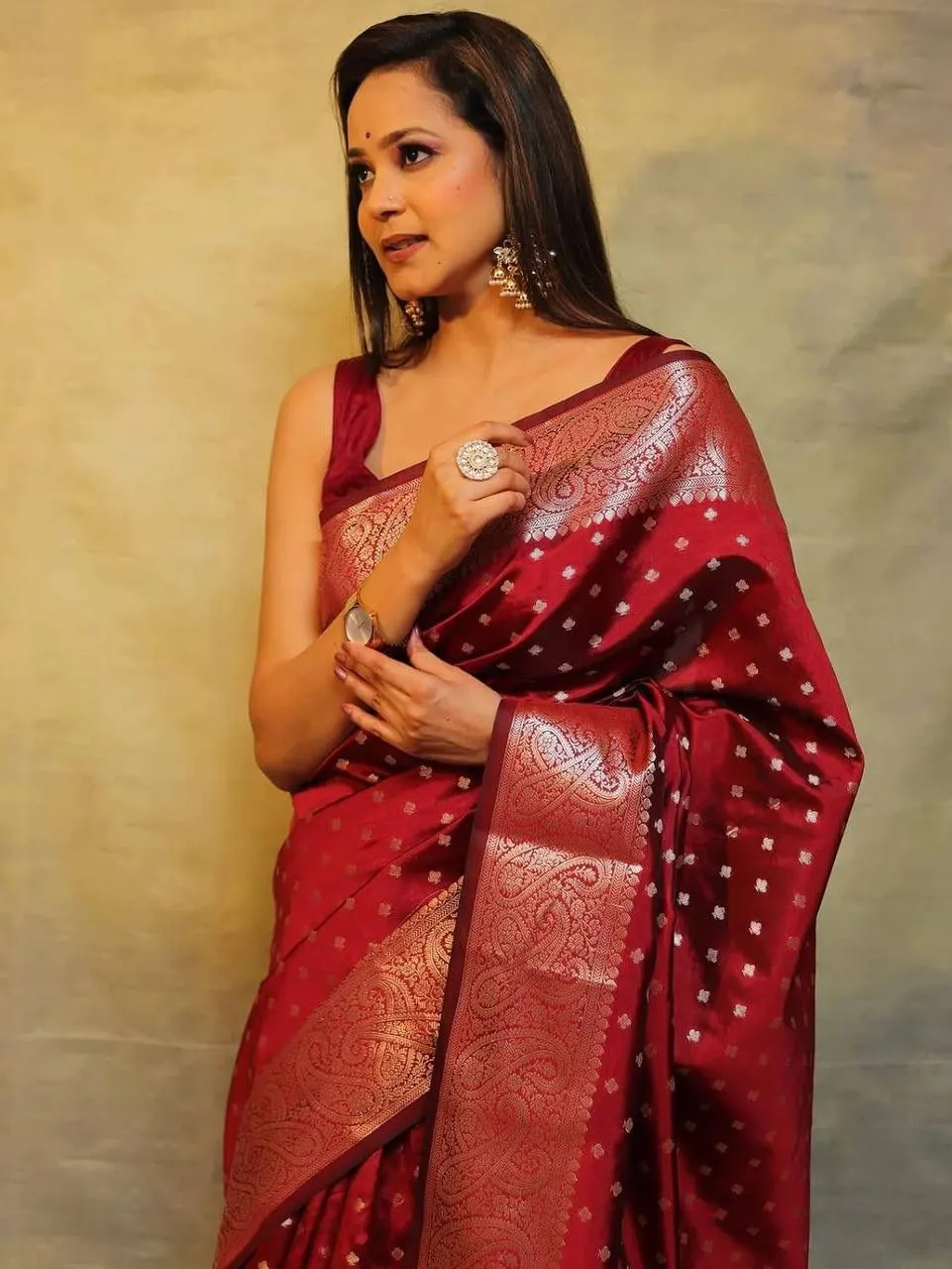 Imbrication Maroon Soft Silk Saree With Dissemble Blouse Piece