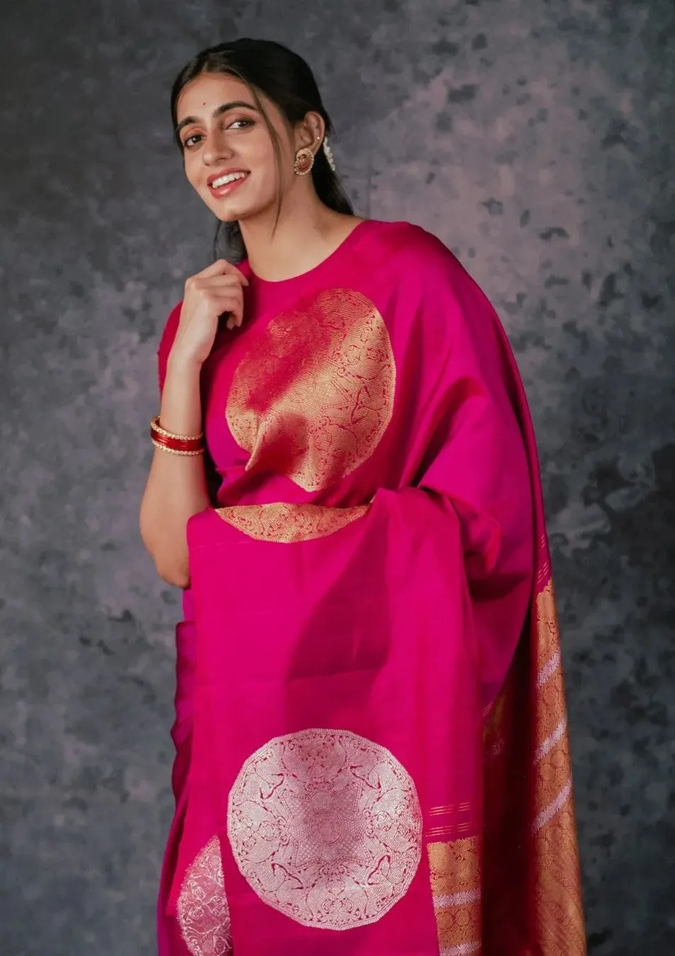 Refreshing Dark Pink Soft Silk Saree With Capricious Blouse Piece