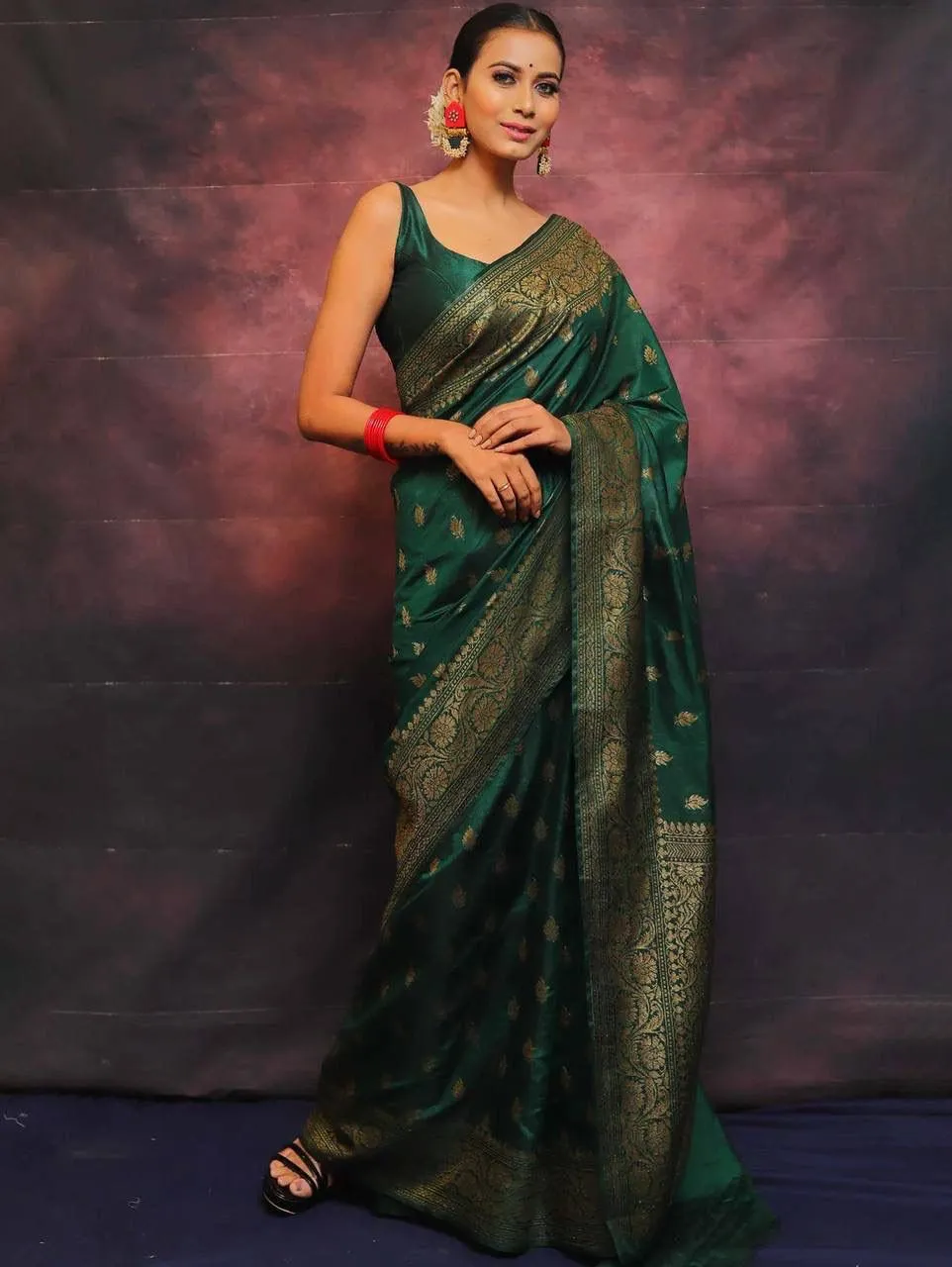 Serendipity Dark Green Soft Silk Saree With Demesne Blouse Piece