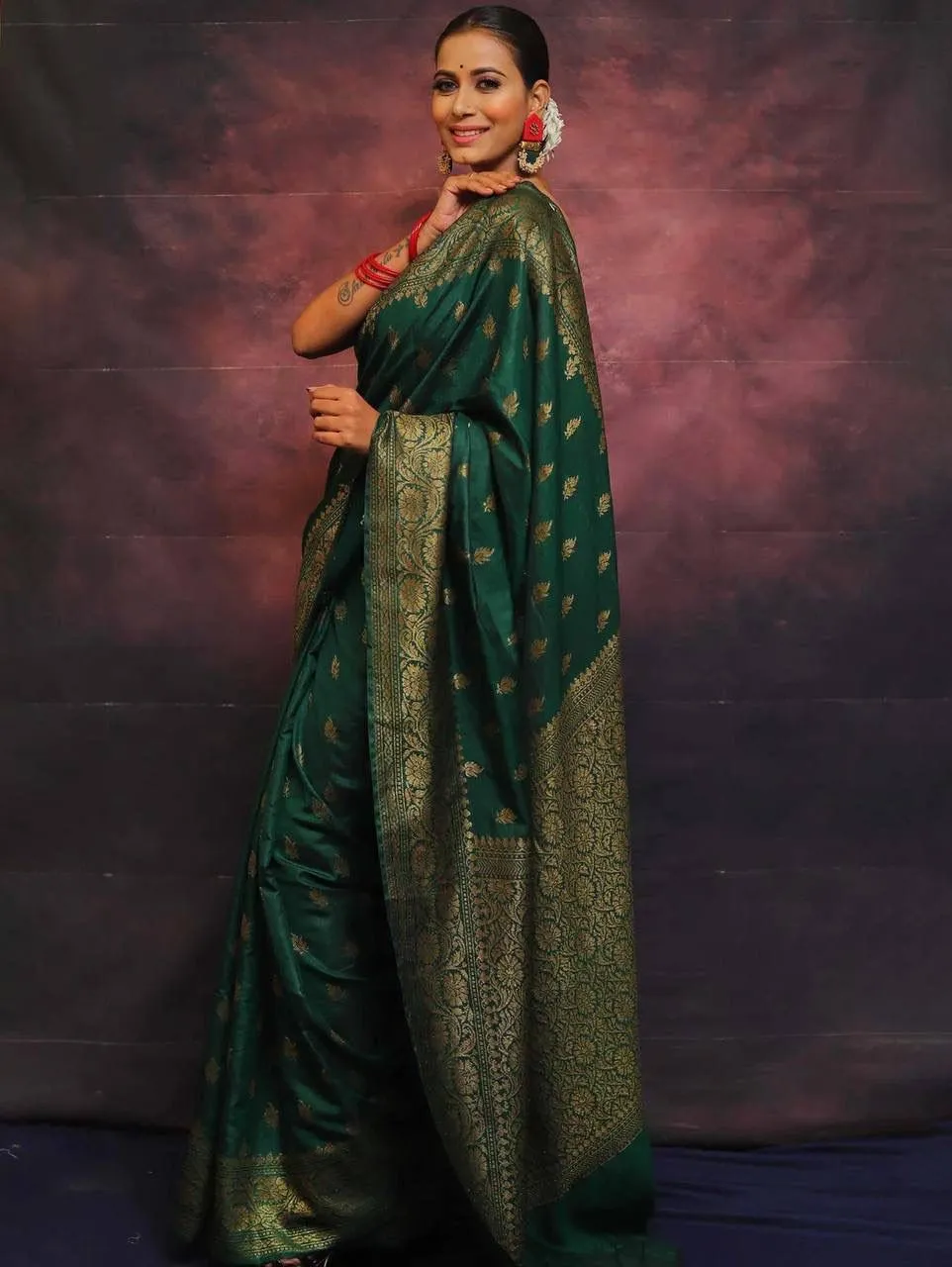 Serendipity Dark Green Soft Silk Saree With Demesne Blouse Piece
