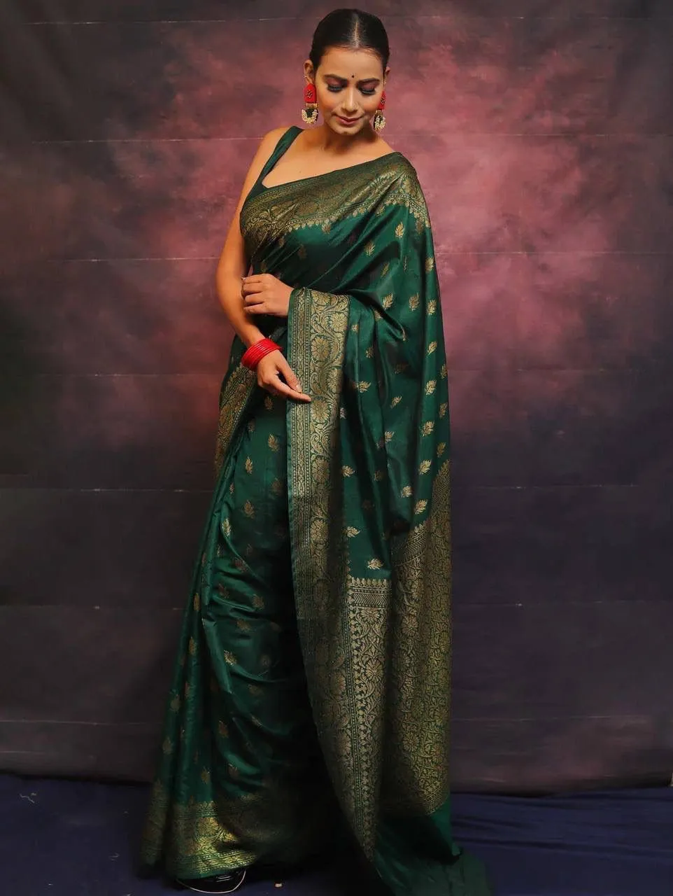 Serendipity Dark Green Soft Silk Saree With Demesne Blouse Piece